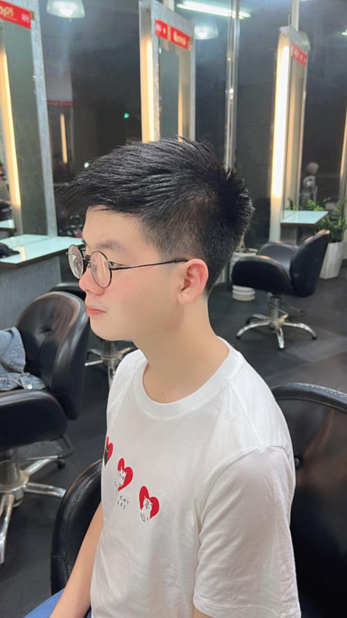 韓式男士髮型兩側短漸層