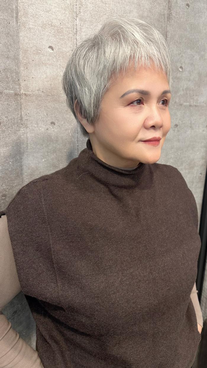 極短髮 白髮共存