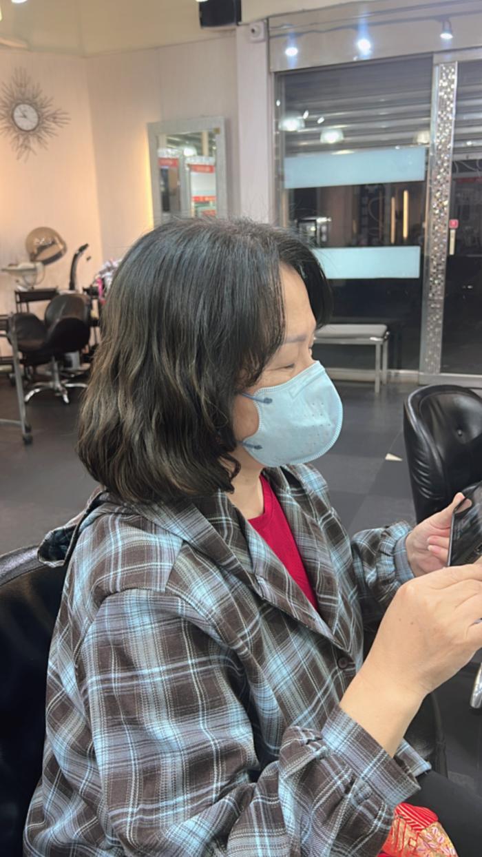 color月光灰漸層線條設計