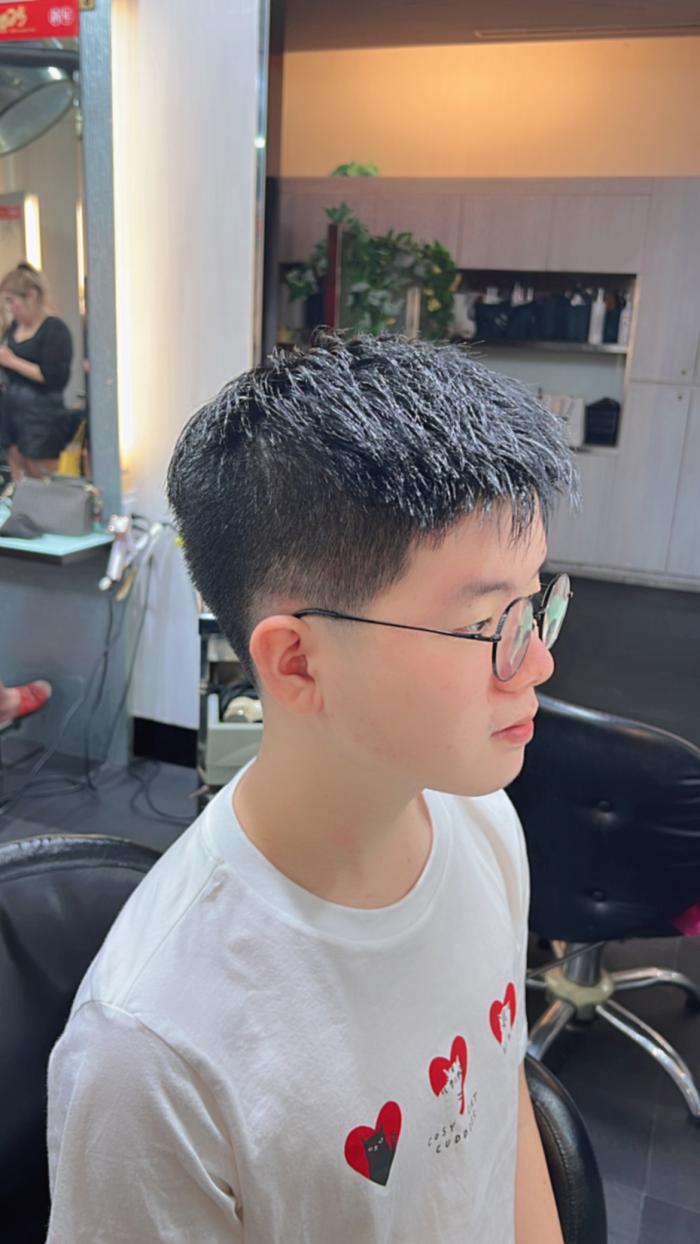 韓式男士髮型兩側短漸層