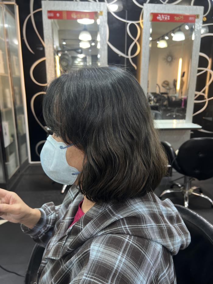 color月光灰漸層線條設計