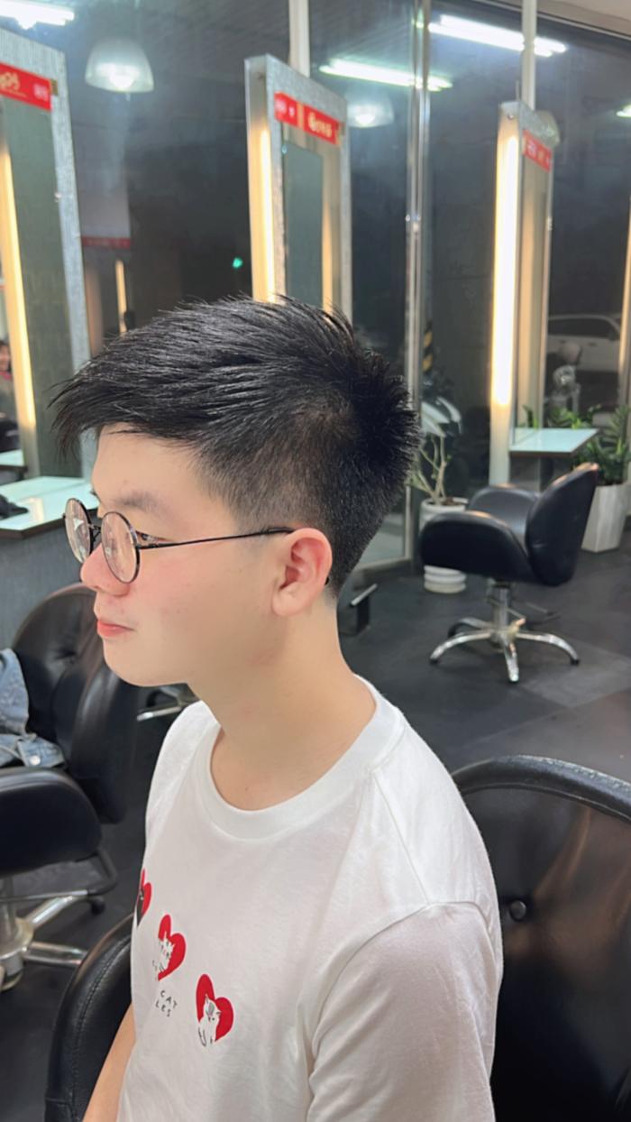 韓式男士髮型兩側短漸層