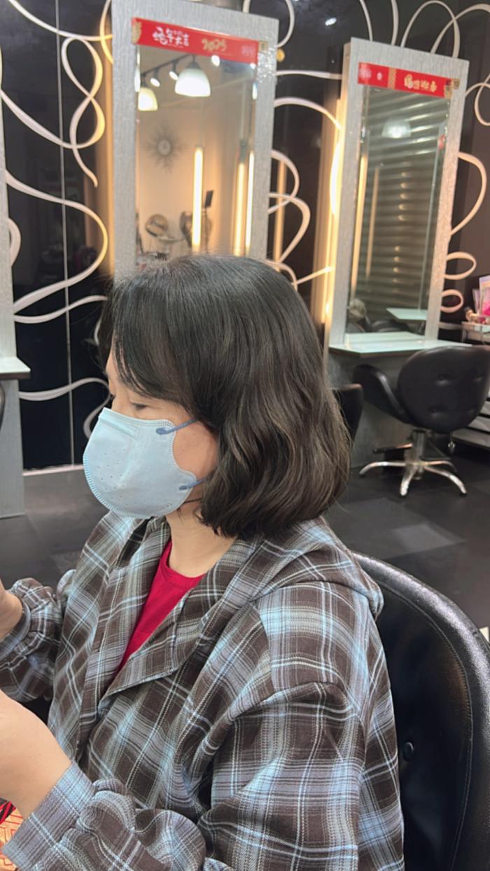 color月光灰漸層線條設計